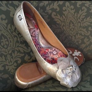 Like new metallic platinum born ballet flats
